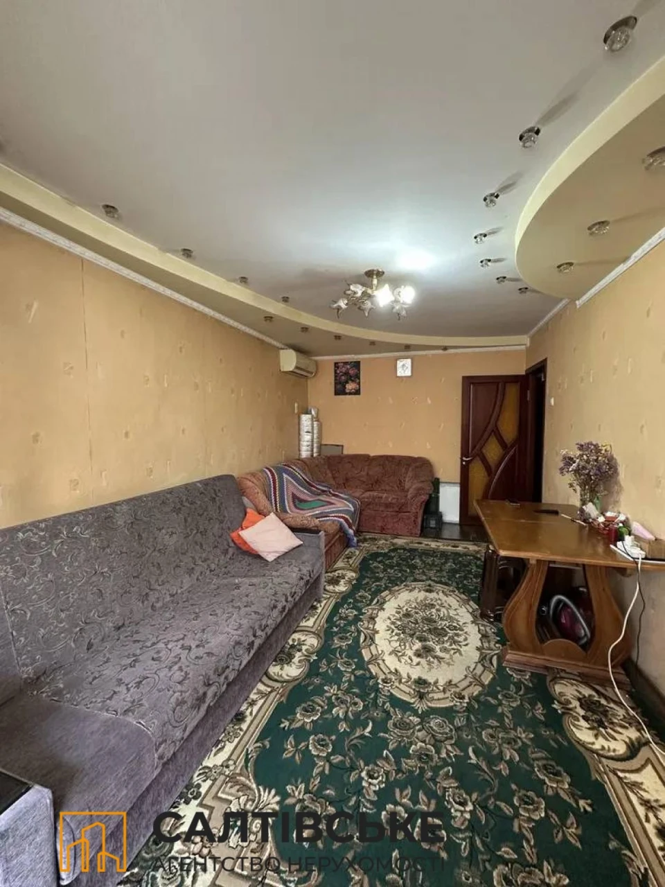 FOR SALE: 2-bedroom apartment in the Ukraine shopping mall area, Saltyvka, 602 m/r