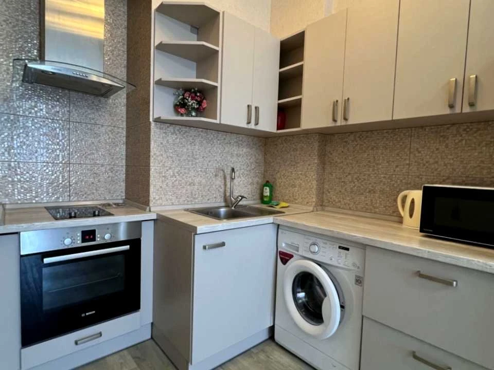 Apartment. Odesa, Literaturna St.