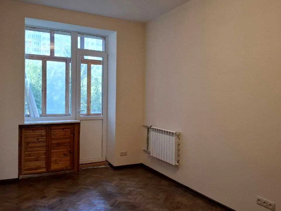 Квартира. Киев, Новодарницкая ул.