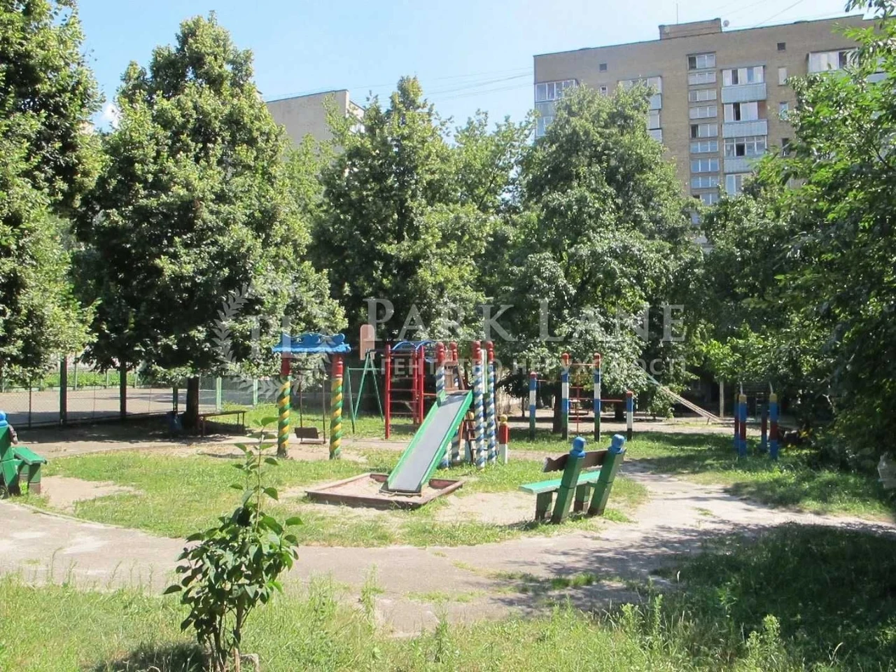 Predslavynska, 47 || 1-bedroom apartment 51 sq.m. in an old building |