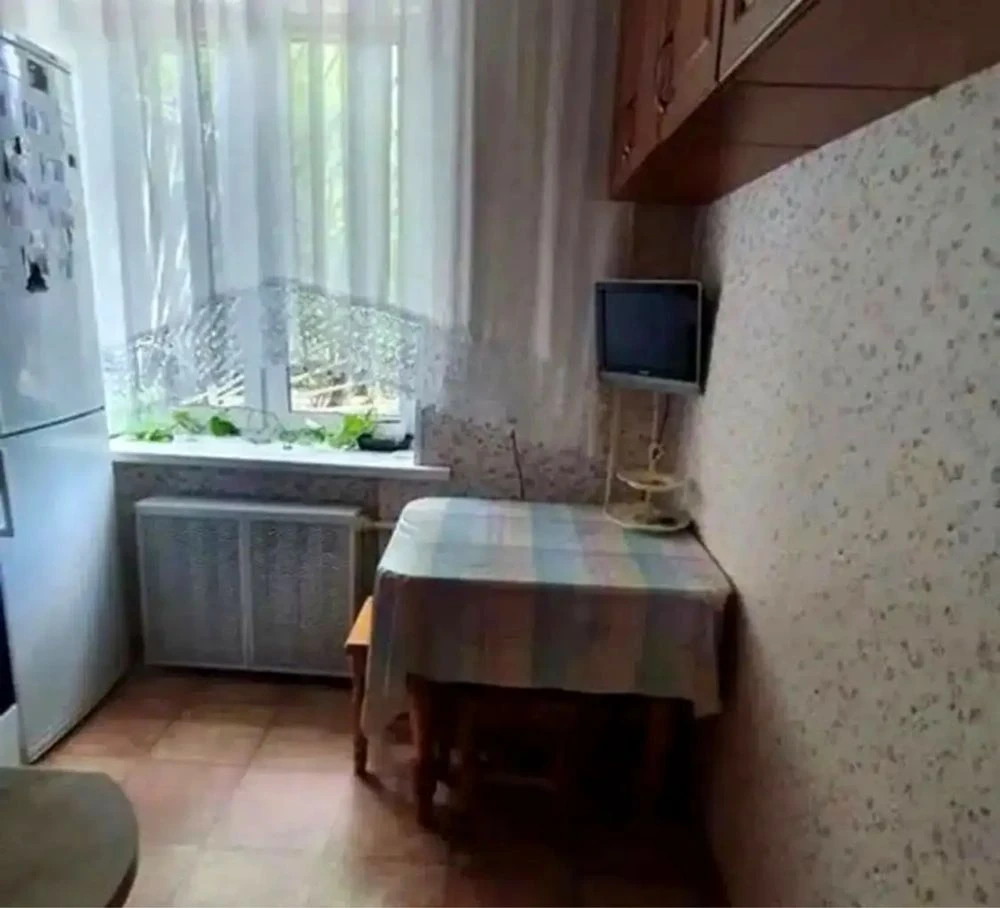 Продаж Мілютенка вул., 12а