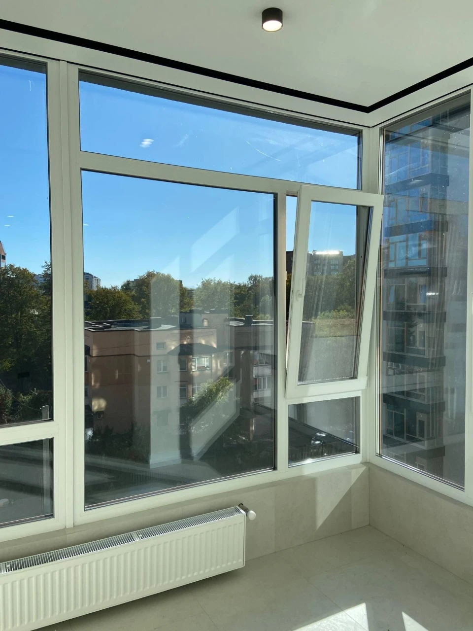 Urgent: 1-bedroom apartment in Dibrova Park center near Park Shevchenko with renovation