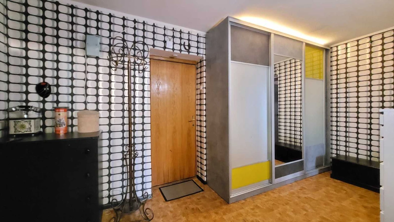 Продажа 3-комнатной квартиры 70 м², Днепровская наб., 13