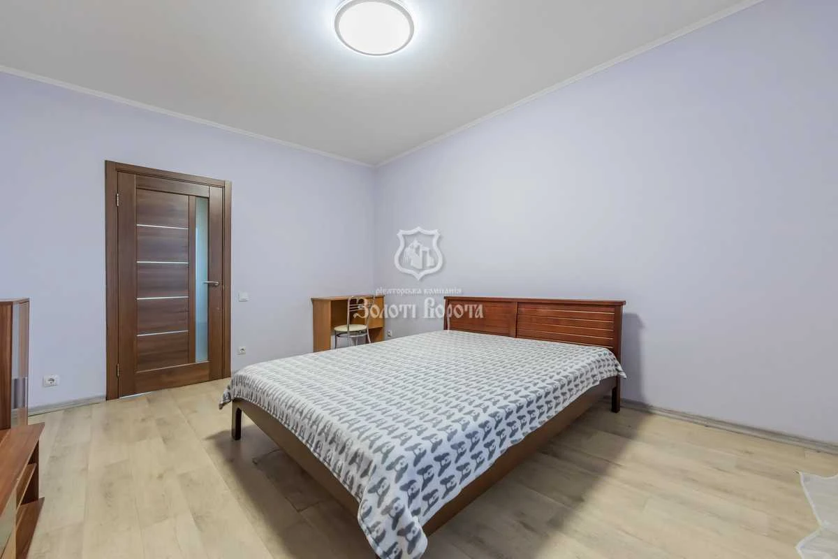 Sale of a 3-room apartment 70 m², Mykola Bazhan Prospekt, 2