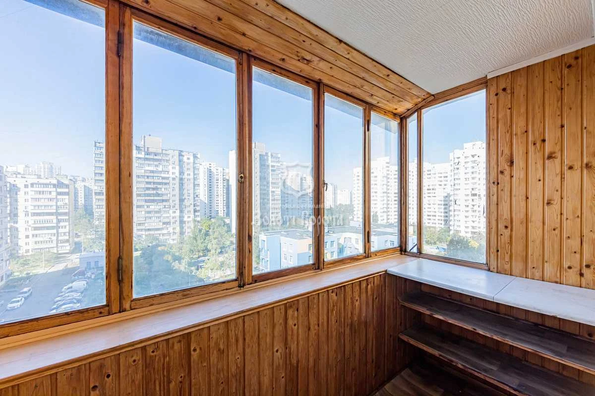 Sale of a 3-room apartment 70 m², Mykola Bazhan Prospekt, 2