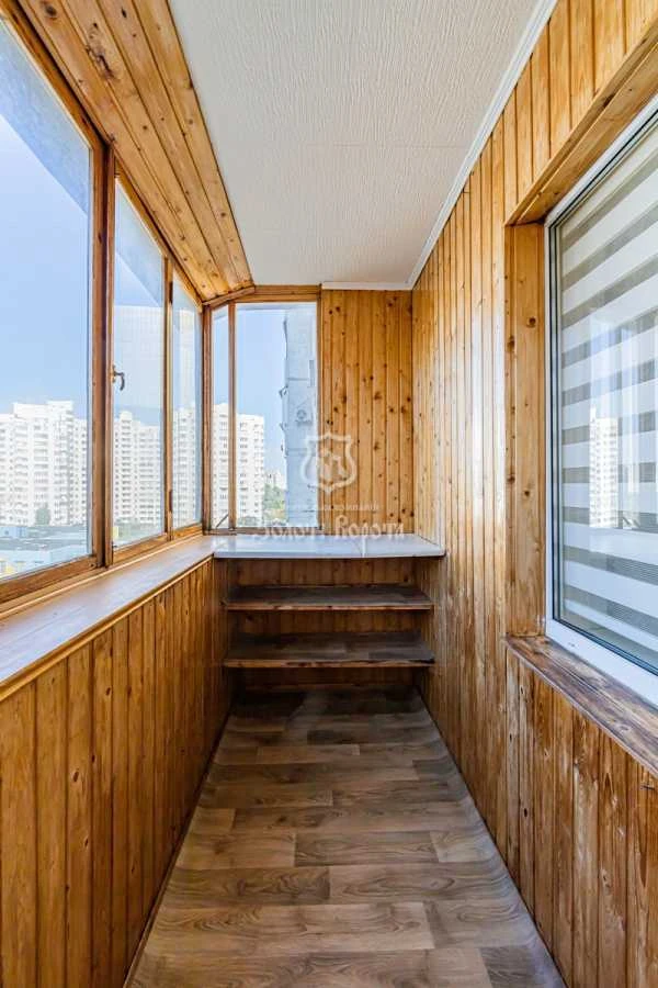 Sale of a 3-room apartment 70 m², Mykola Bazhan Prospekt, 2