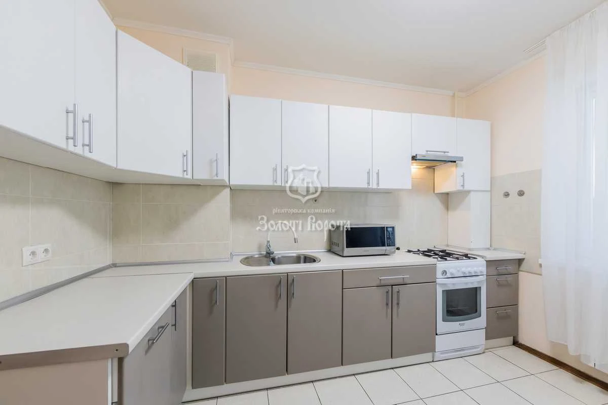 Sale of a 3-room apartment 70 m², Mykola Bazhan Prospekt, 2