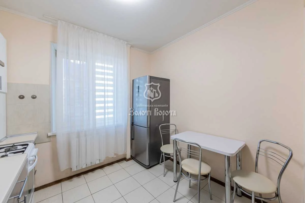 Sale of a 3-room apartment 70 m², Mykola Bazhan Prospekt, 2