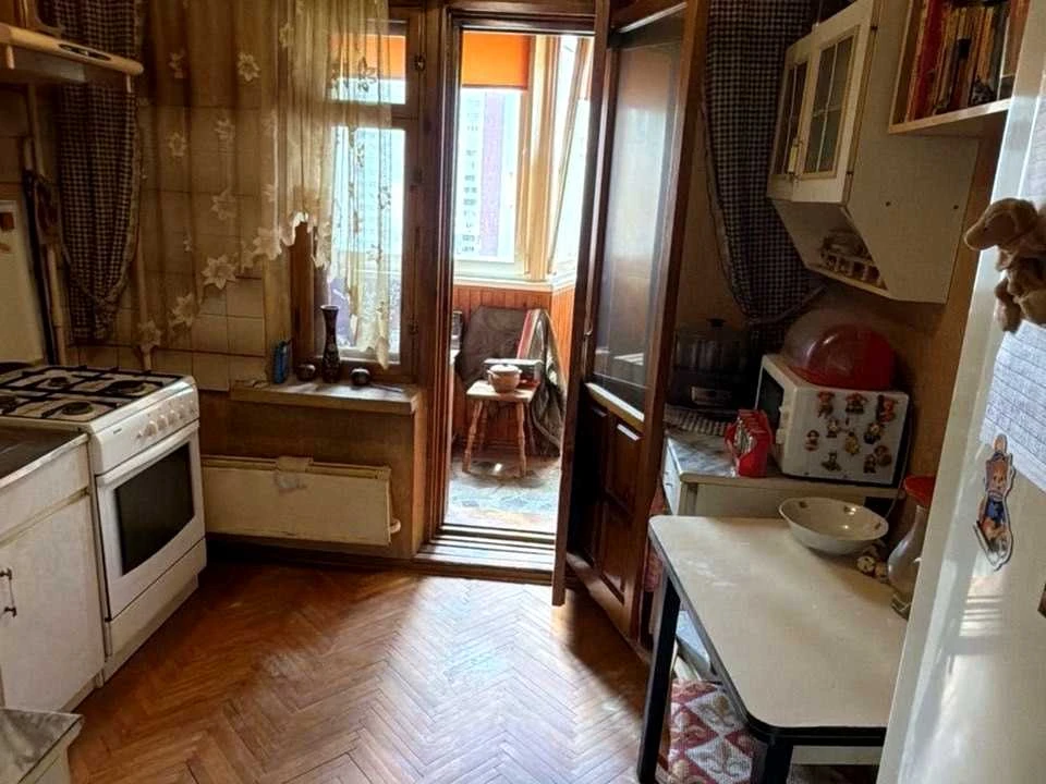 Квартира. Київ, Анни Ахматової вул.