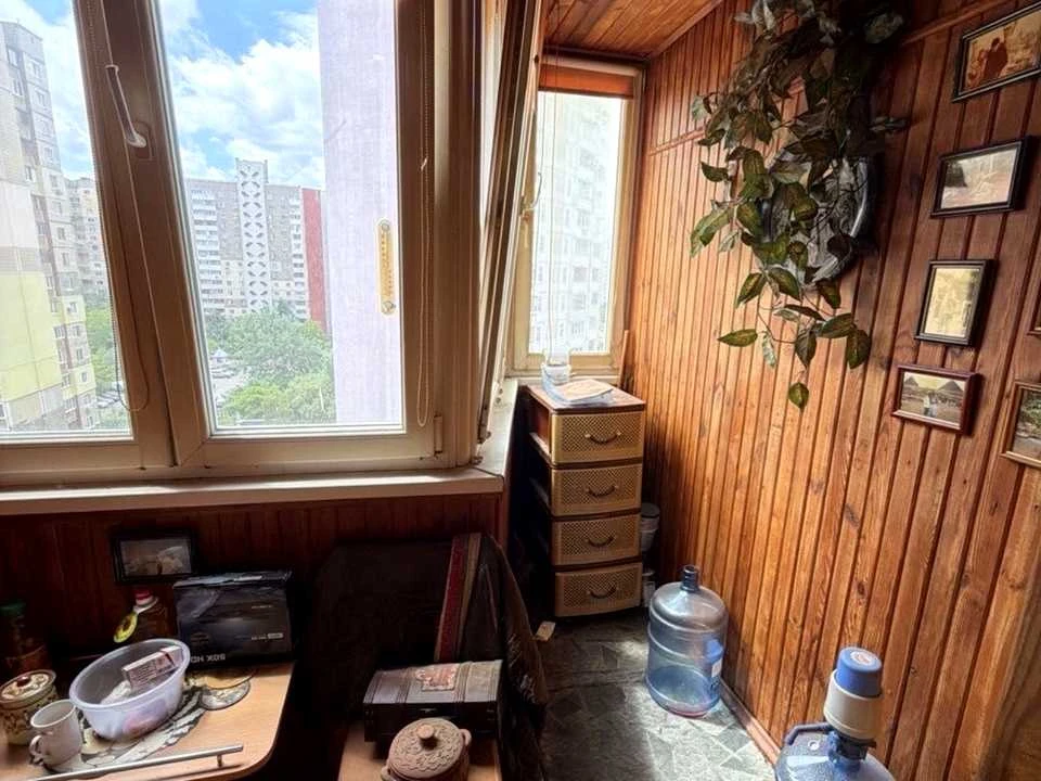 Квартира. Київ, Анни Ахматової вул.