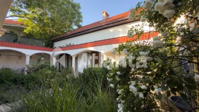 Compact house in Italian style on Fontan