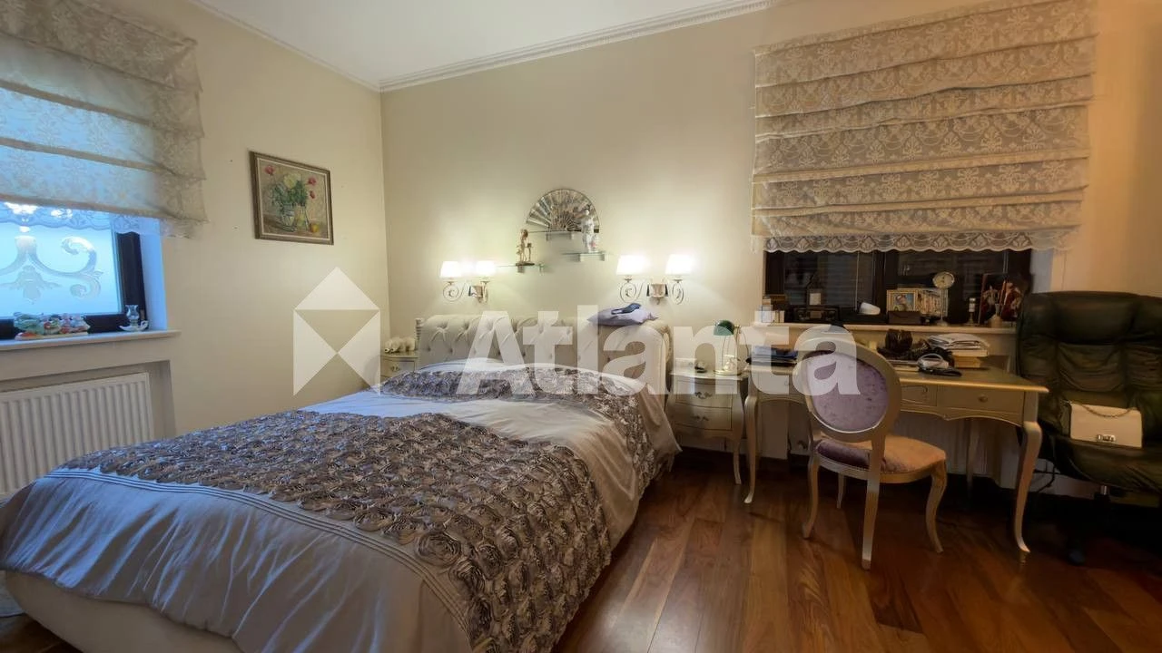 Compact house in Italian style on Fontan
