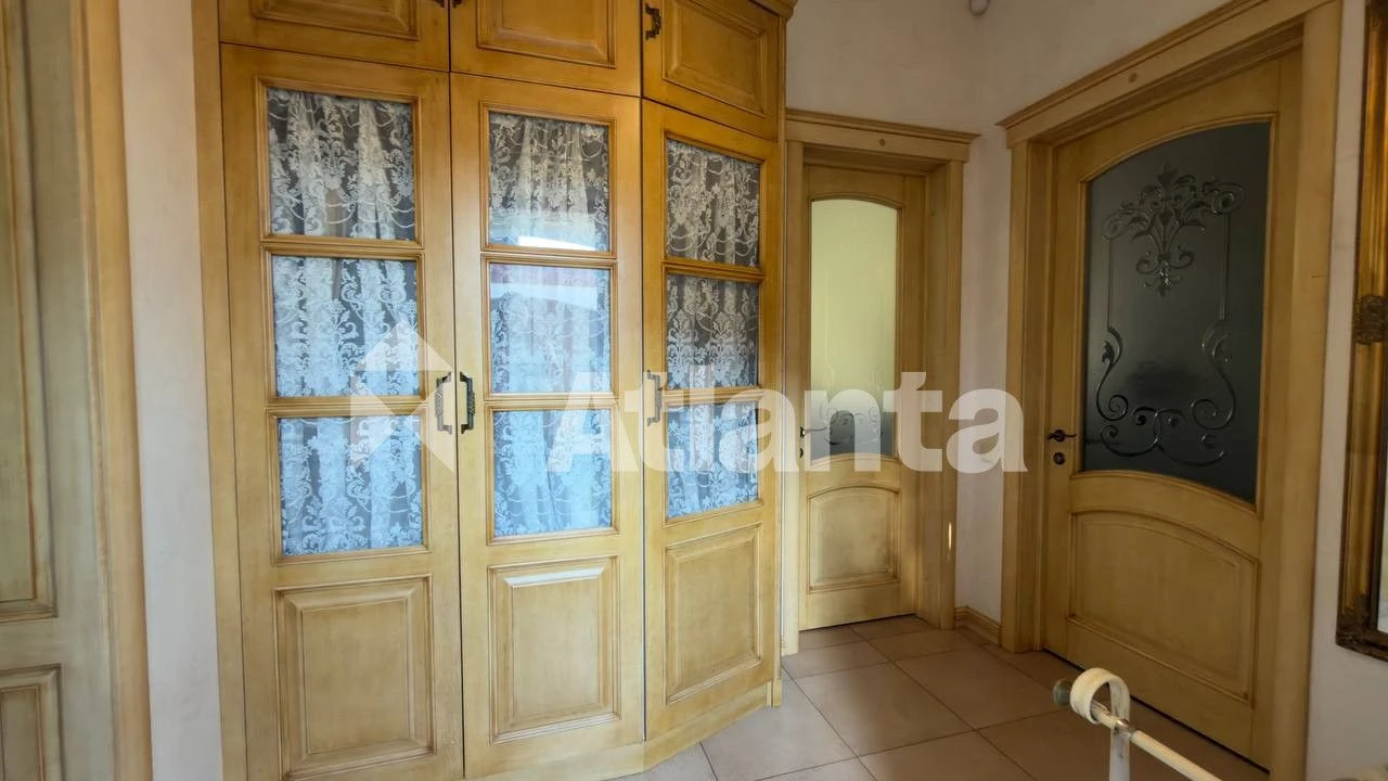 Compact house in Italian style on Fontan