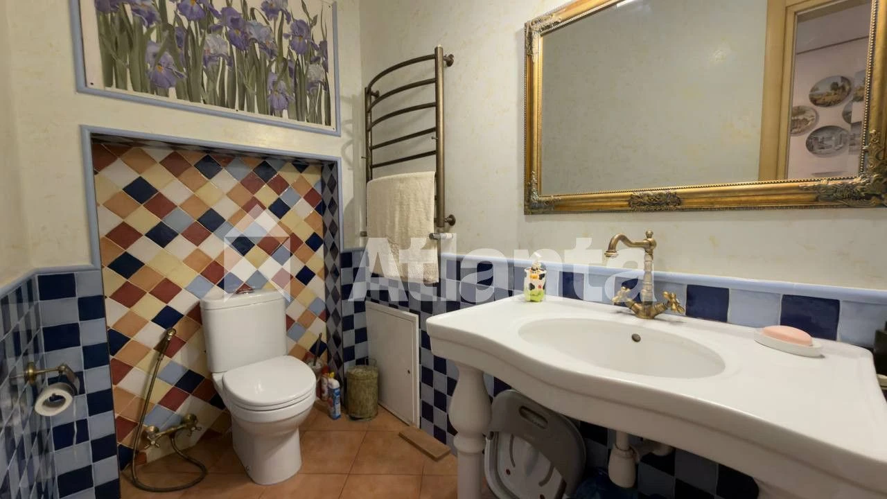 Compact house in Italian style on Fontan