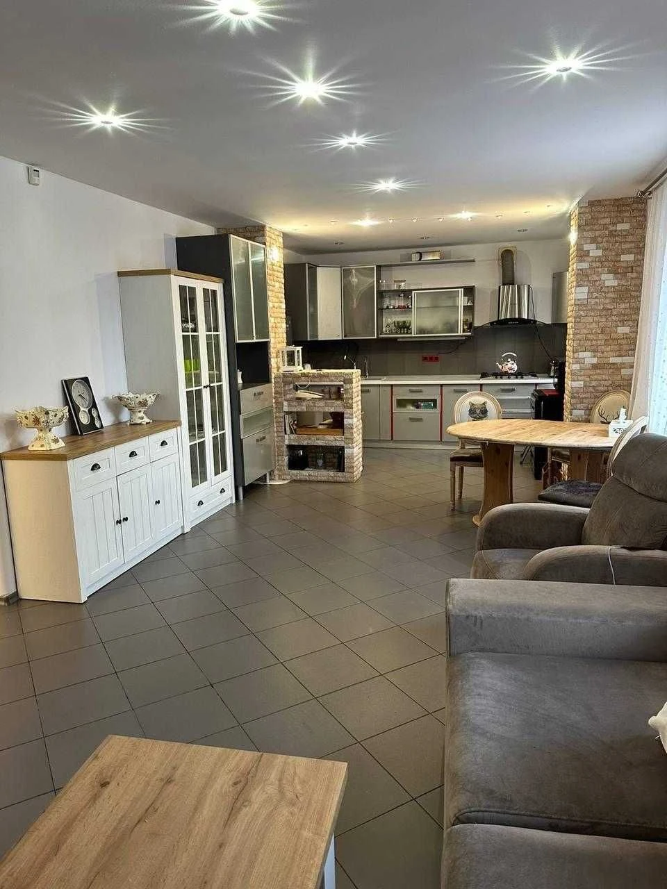 For Sale: Spacious 2-story house on Dmitry Dontsky —