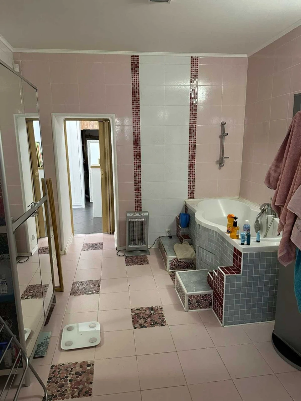 For Sale: Spacious 2-story house on Dmitry Dontsky —