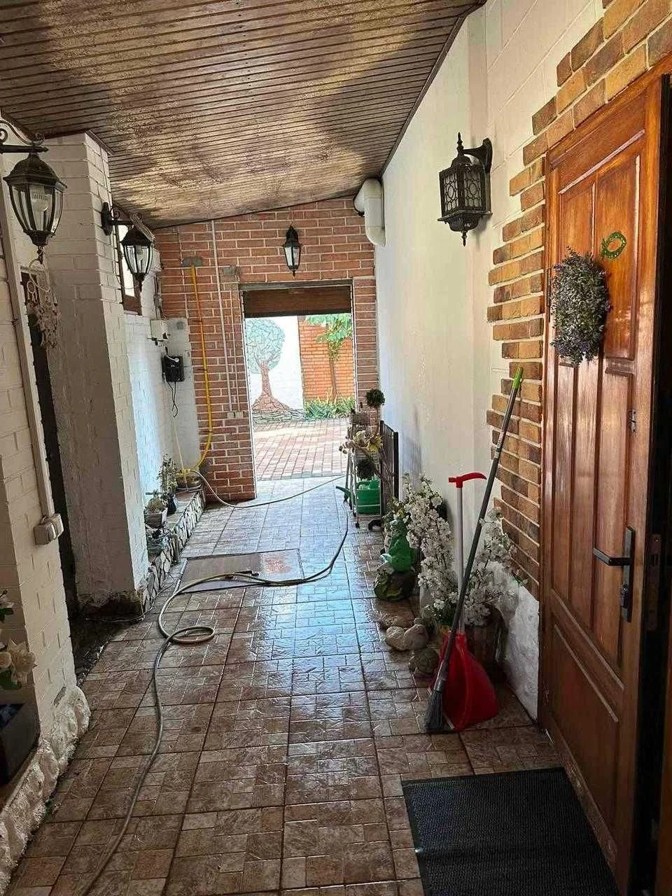 For Sale: Spacious 2-story house on Dmitry Dontsky —