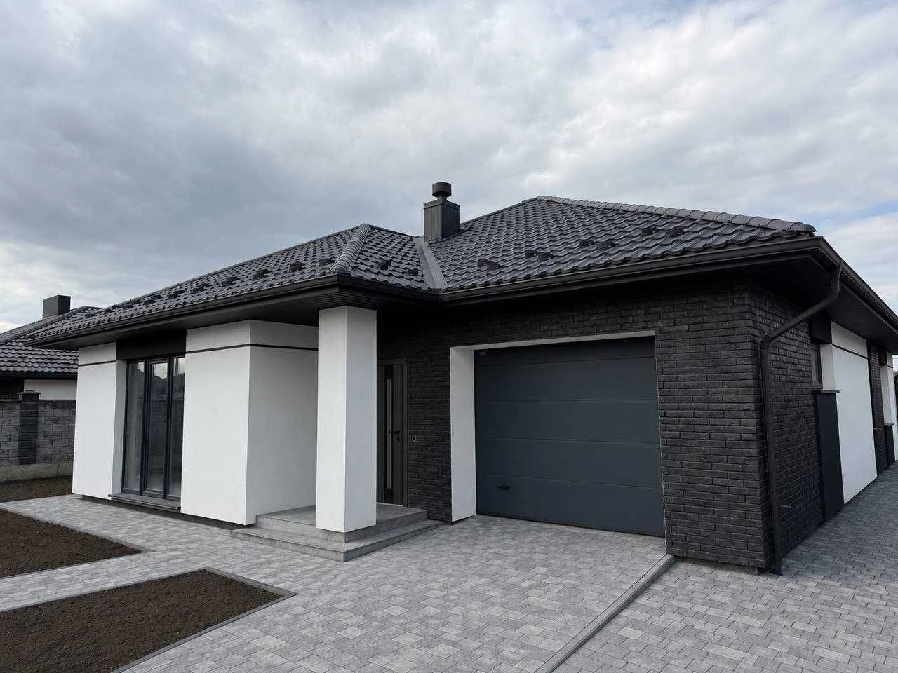 Продам сучасний будинок 140 м² з гаражем на 5 сотках — Масив