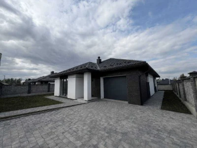 Продам сучасний будинок 140 м² з гаражем на 5 сотках — Масив