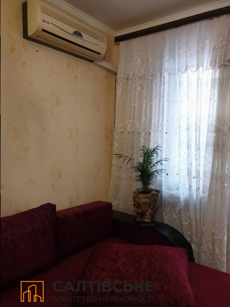 6537-EK For Sale: 3-room apartment on Saltov, near the Ukraina Shopping Mall 604 m2