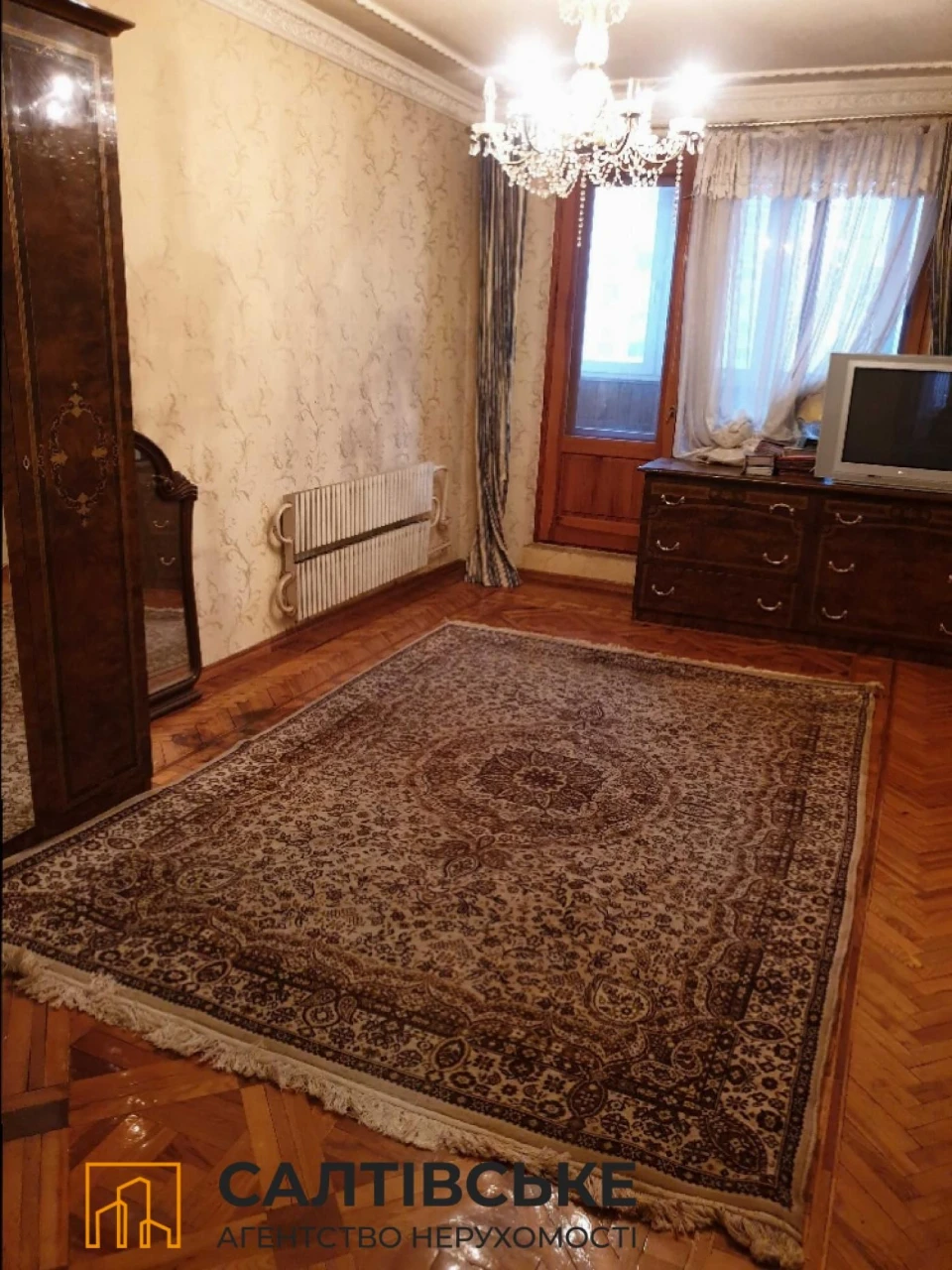 6537-EK For Sale: 3-room apartment on Saltov, near the Ukraina Shopping Mall 604 m2