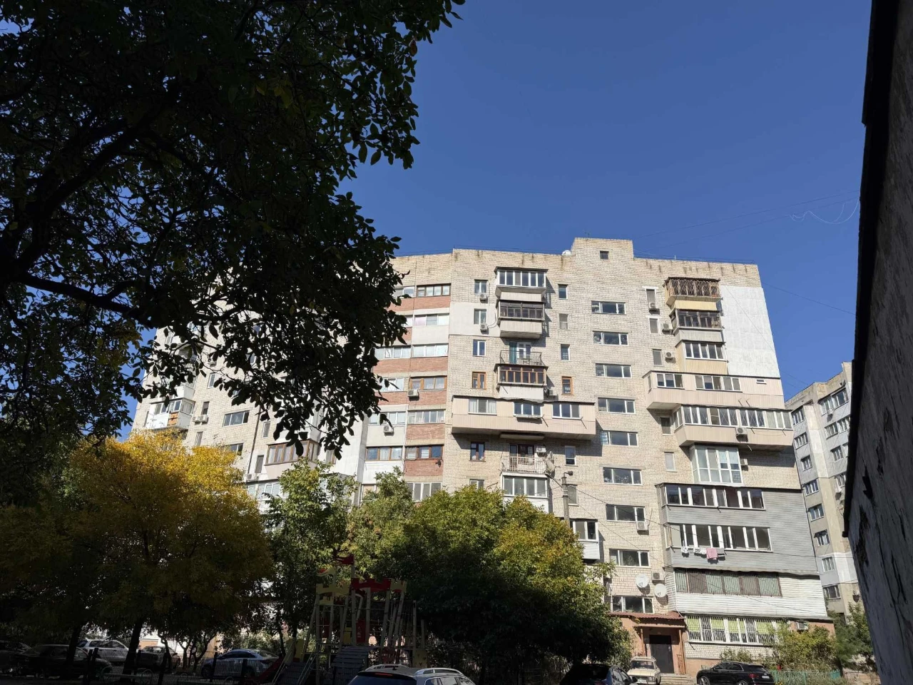 Продаётся 2 комнатна квартира 50 м² в районе Дома Мебели