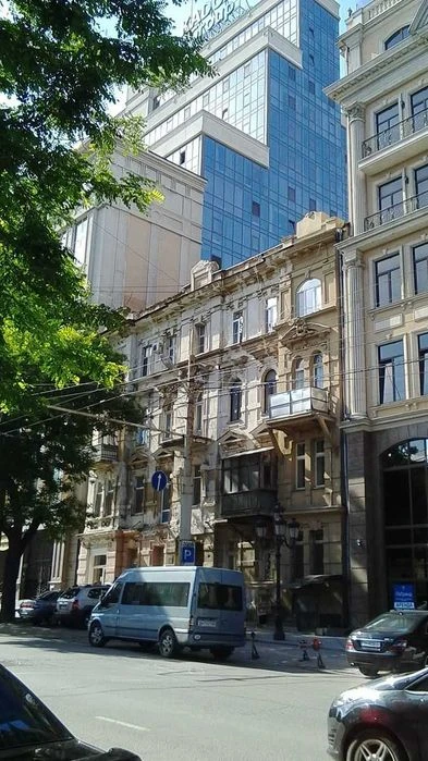 Продажа 4-комнатной фасадной квартиры на Б.Арнаутской.