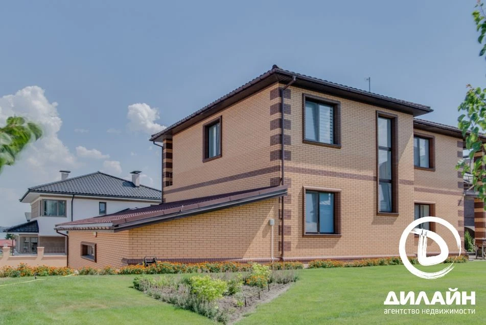 Good house with a panoramic view of the Dnieper River