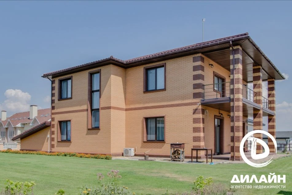 Good house with a panoramic view of the Dnieper River