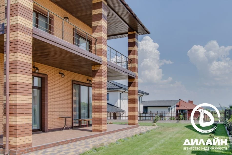 Good house with a panoramic view of the Dnieper River