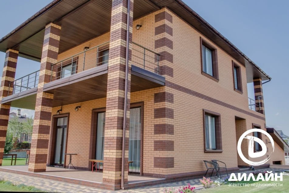 Good house with a panoramic view of the Dnieper River