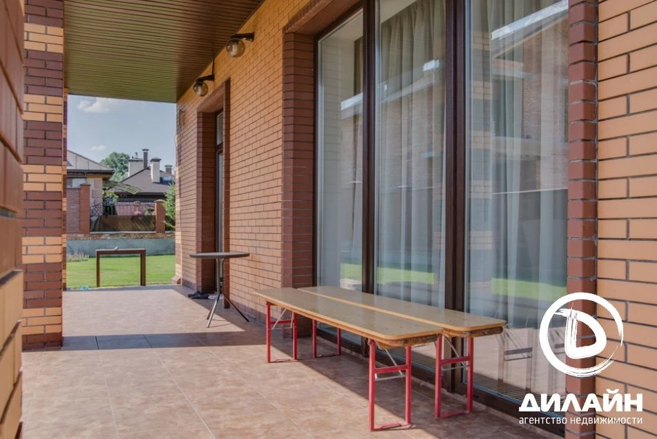 Good house with a panoramic view of the Dnieper River