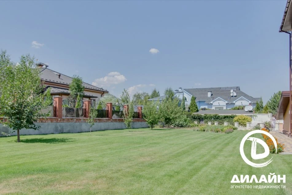 Good house with a panoramic view of the Dnieper River