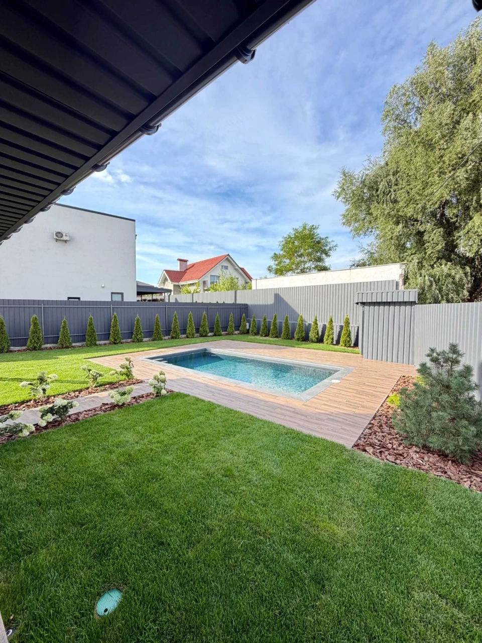 House in Осокорки, 130 square meters, with renovation, furniture, pool and car.