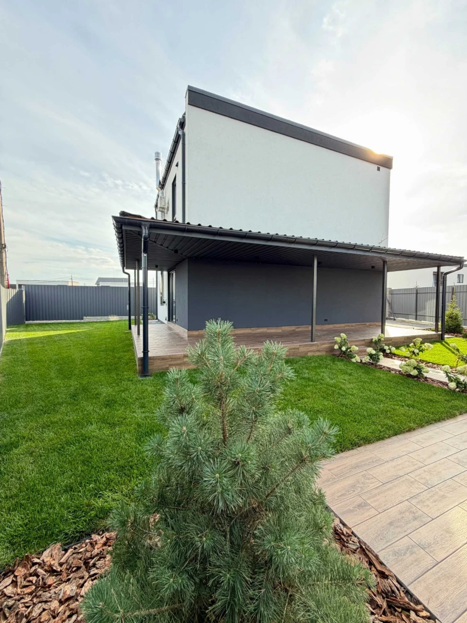 House in Осокорки, 130 square meters, with renovation, furniture, pool and car.
