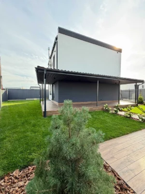 House in Осокорки, 130 square meters, with renovation, furniture, pool and car.
