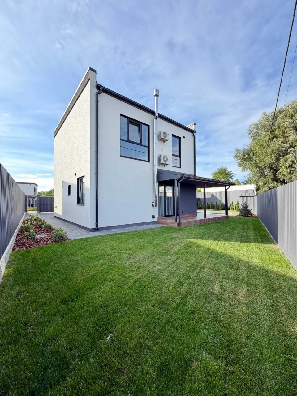 House in Осокорки, 130 square meters, with renovation, furniture, pool and car.