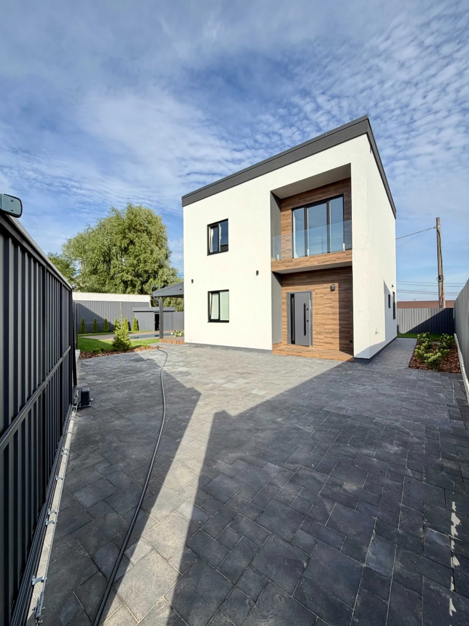 House in Осокорки, 130 square meters, with renovation, furniture, pool and car.