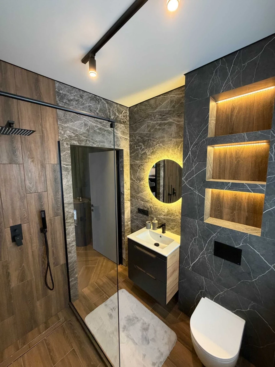 House in Осокорки, 130 square meters, with renovation, furniture, pool and car.