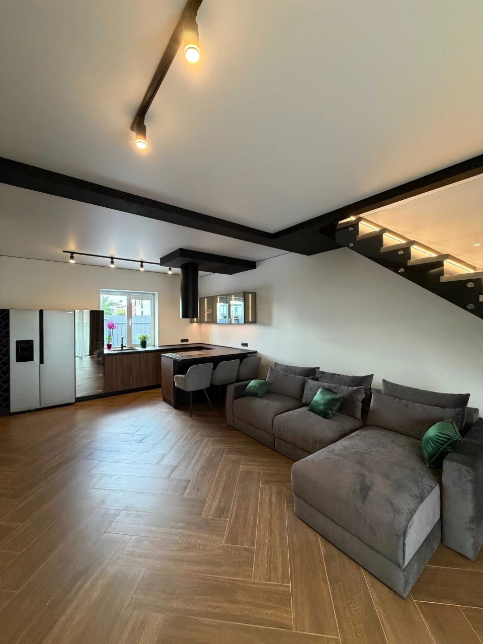 House in Осокорки, 130 square meters, with renovation, furniture, pool and car.