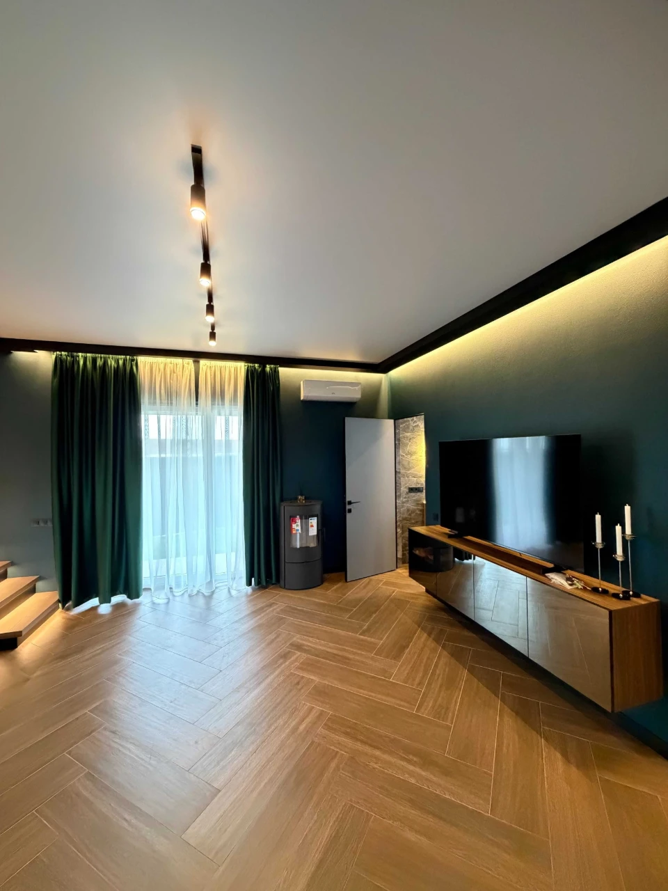 House in Осокорки, 130 square meters, with renovation, furniture, pool and car.