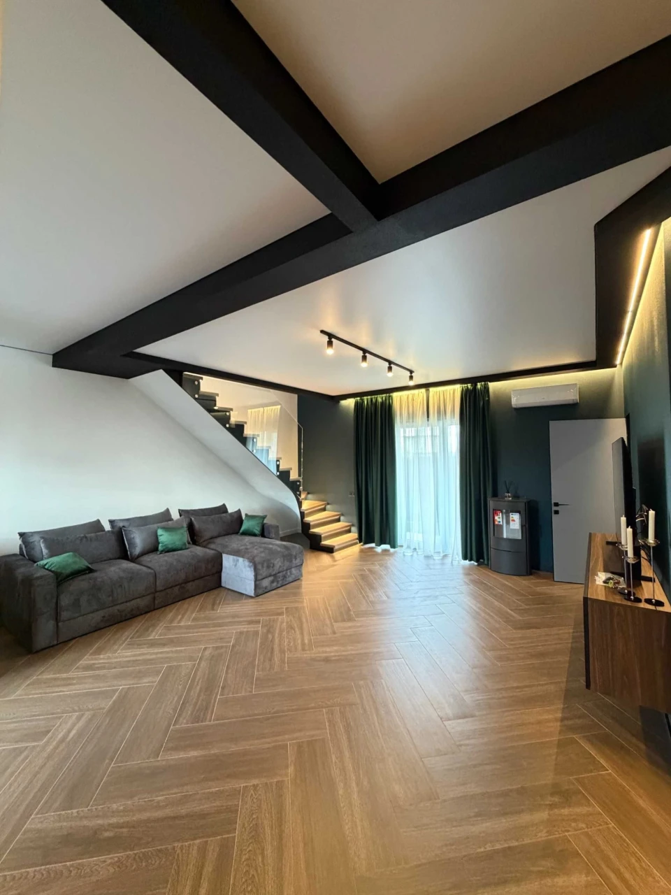 House in Осокорки, 130 square meters, with renovation, furniture, pool and car.