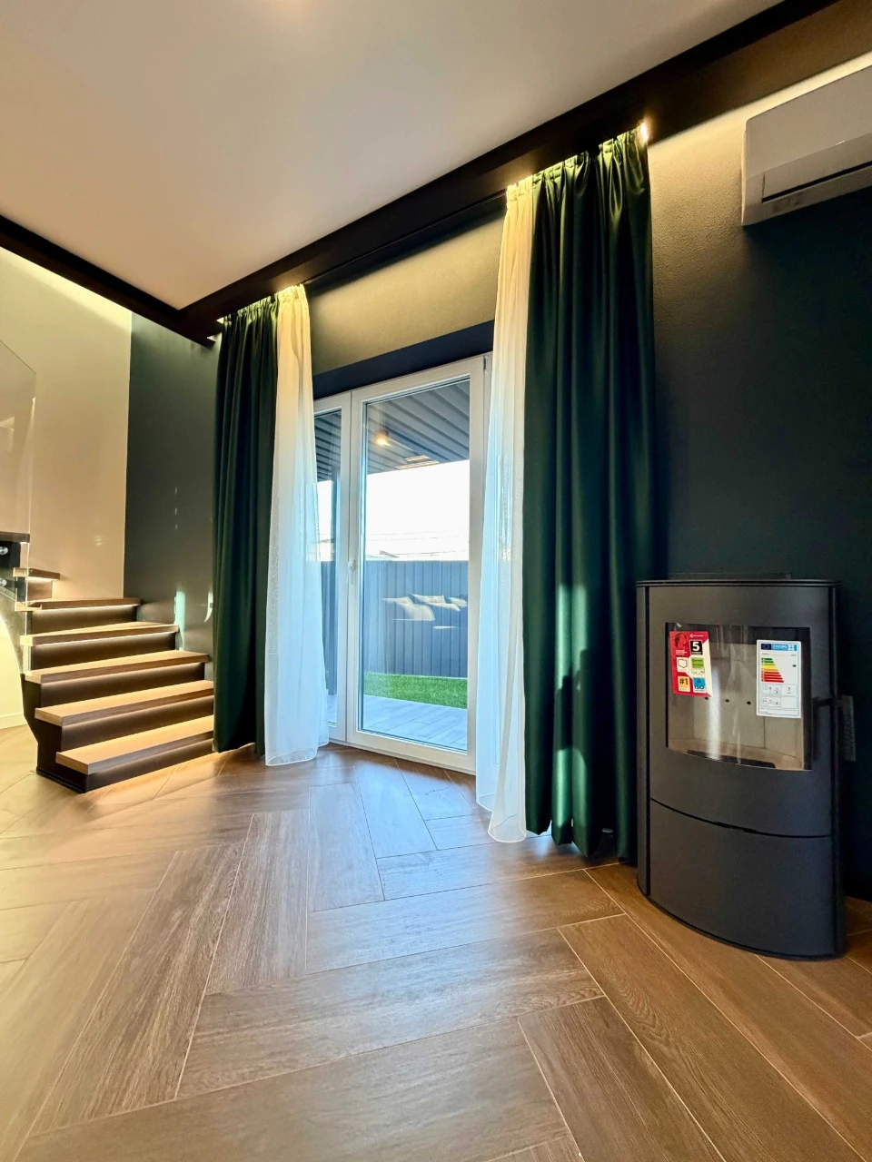 House in Осокорки, 130 square meters, with renovation, furniture, pool and car.