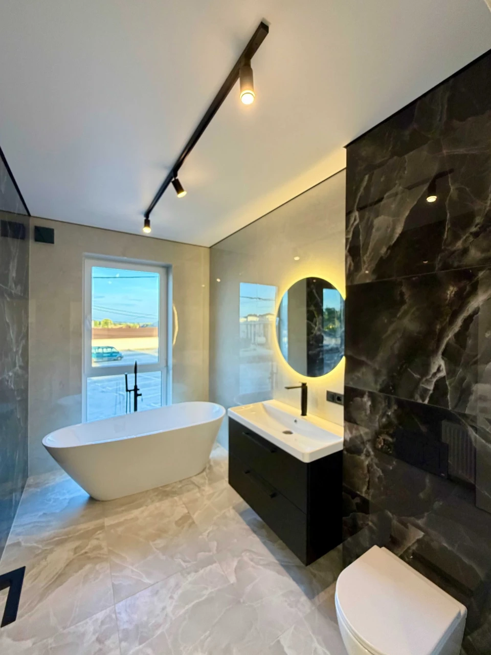 House in Осокорки, 130 square meters, with renovation, furniture, pool and car.