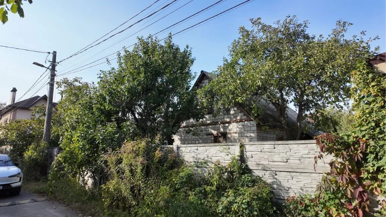 Дачна ділянка біля метро Славутич(осокорки).