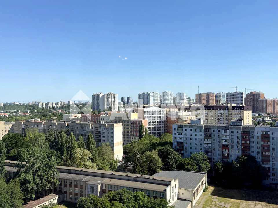 Квартира. Одеса, Тополина ул.