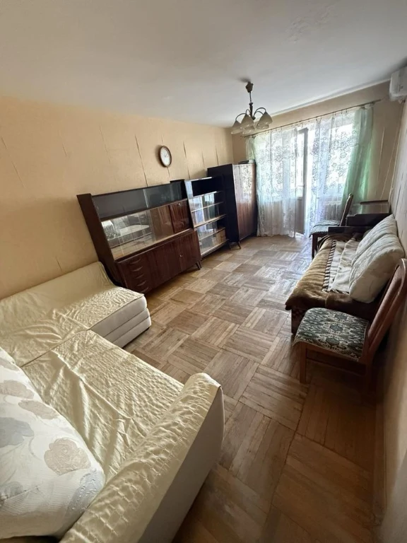 Продам двухкомнатную в центре Черемушек