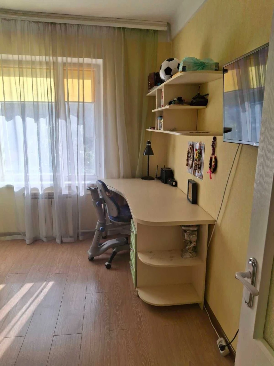 Продається 2-кімнатна квартира, вул. Шкільна
