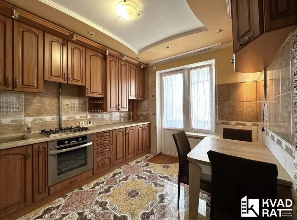 Selling one-bedroom apartment with a view of the city