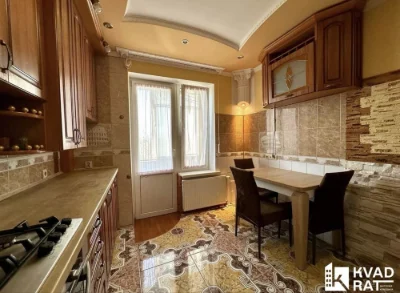 Selling one-bedroom apartment with a view of the city